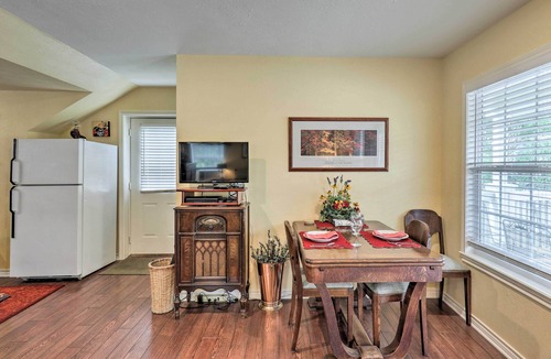 Oakwood Apartment | Studio in College Station w/Expansive Deck!