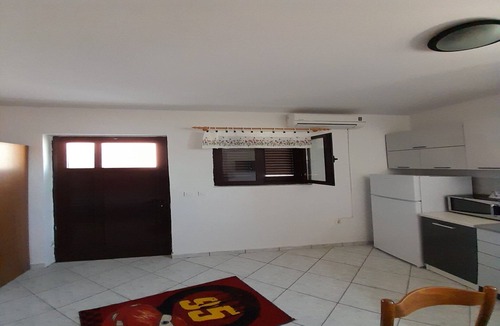 Dinjiska Apartment | Studio in Dinjiška on the Beachfront