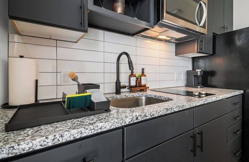 Neartown Apartment | Studio in Downtown Houston | Shared Pool & Gym