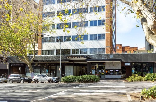 Elizabeth Bay Apartment | Studio in Elizabeth Bay with Pool & City Views