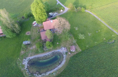 Rueggisberg Apartment | Studio in farmhouse, biodiverse with pond & sauna, pure nature