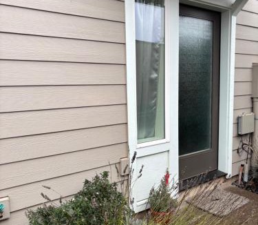 Forest Grove Apartment | Studio in Forest Grove