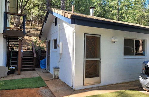 Murphys Apartment | Studio in Forest with Vineyard