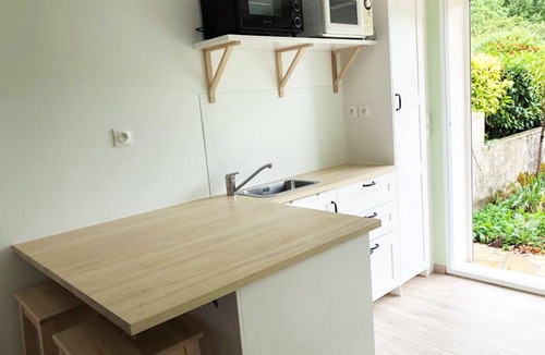 Fontaine-les-Coteaux Apartment | Studio in lush greenery