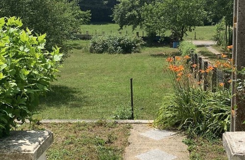 Fontaine-les-Coteaux Apartment | Studio in lush greenery