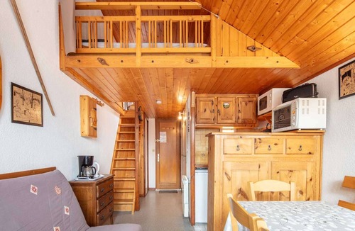 Saint-Sorlin-d'Arves Apartment | Studio in Saint-Sorlin near Ski Slopes