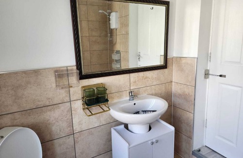 Stone Apartment | Studio in Greenhithe