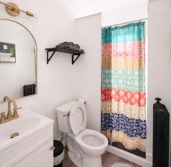 East Avenue Apartment | Studio in High FallsCozyTVKitchenDowntown