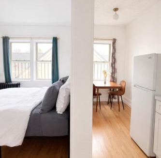 East Avenue Apartment | Studio in High FallsCozyTVKitchenDowntown