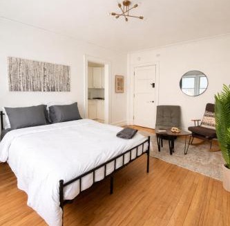 East Avenue Apartment | Studio in High FallsCozyTVKitchenDowntown