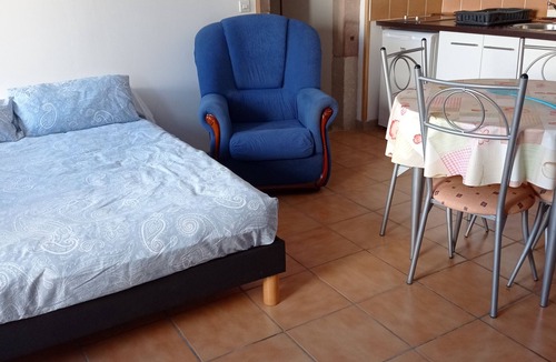 Montjaux Apartment | Studio in large house