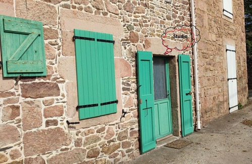 Montjaux Apartment | Studio in large house