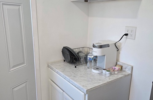 Eastside Apartment | Studio in Long Beach with AC