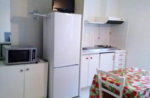 Neris-les-Bains Apartment | Studio in Neris les Bains with WiFi