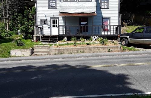 Randolph House | Studio in Randolph Village, Studio apartment in 200 year old home