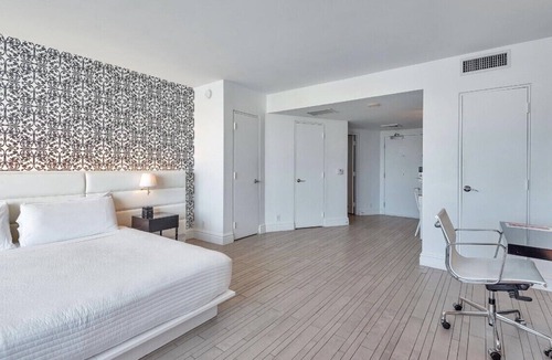 West Avenue Hotel | Studio in South Beach with best Sunset s ever . BTR008203-11-2019. CND2332048.