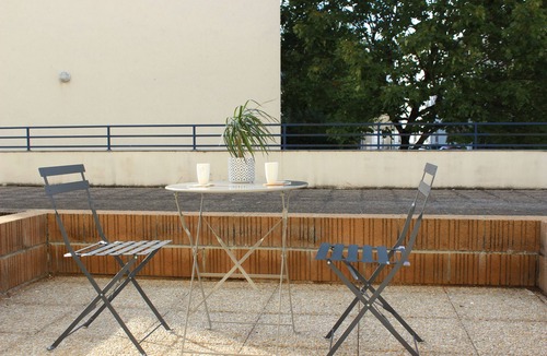 Quai de la Fosse Apartment | Studio in the City Center with Terrace and Secure Parking