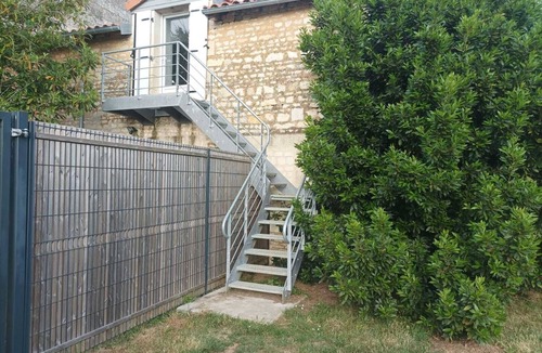 Bournand House | Studio in the countryside with private garden