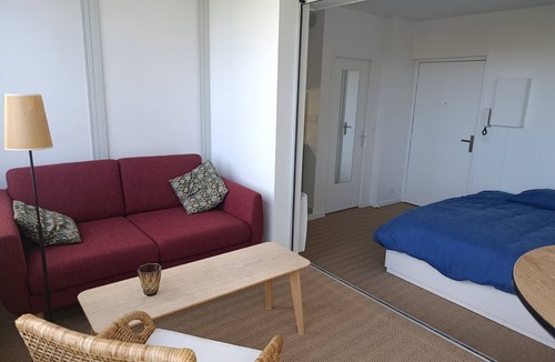 Meudon Apartment | Studio in the greenery with view of Paris 12 mn paris Montparnasse