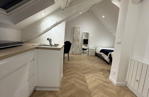 Rambouillet Apartment | STUDIO in the heart of downtown Rambouillet/WI-FI
