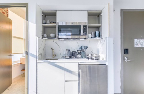 Central Business District Apartment | Studio in the ❤️ of Downtown, 3 beds, By EWR✈️, Washer & Dryer