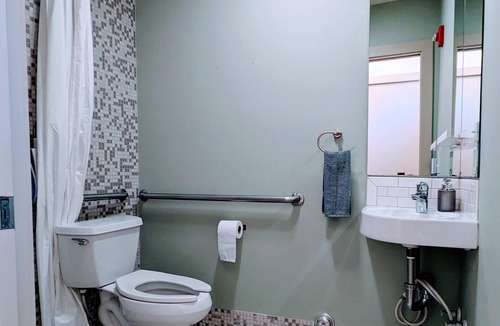 North Beach/Blue Ridge Condo | Studio in Trendy Ballard