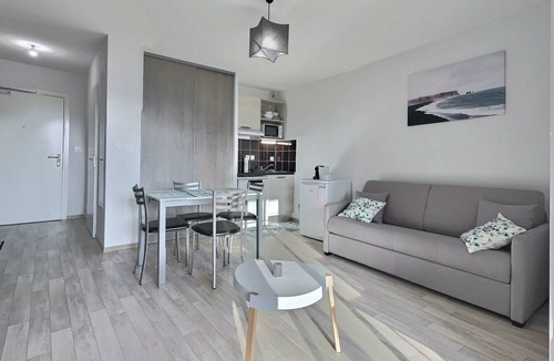 Serignan Apartment | Studio in Valras-Plage near Sandy Beach