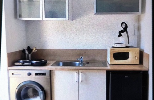 Les Angles Apartment | Studio in villa with garden and pool