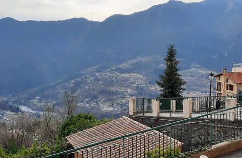 Belvedere Apartment | Studio in village with breathtaking valley views