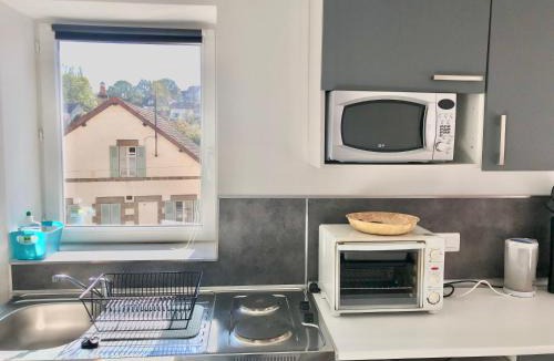 Bourbon-l'Archambault Apartment | Studio indépendant confortable