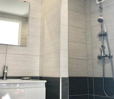 Bourbon-l'Archambault Apartment | Studio indépendant confortable