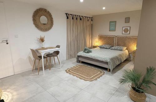 Castelnau-de-Guers Apartment | Studio indépendant a 20min des plages