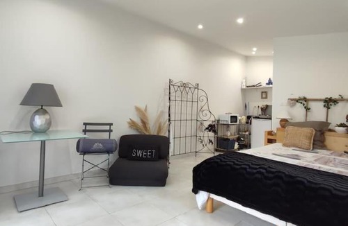 Castelnau-le-Lez Apartment | Studio indépendant dans villa, parking gratuit.