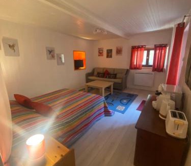 Molieres-sur-Ceze Bed & Breakfast | Studio indépendant privatif
