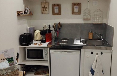 Castelnau-le-Lez Apartment | Studio ind. in villa Castelnau center, pkg free ext, near cl. du Parc.