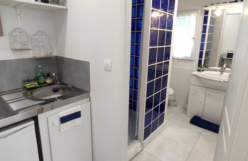 Castelnau-le-Lez Apartment | Studio ind. in villa Castelnau center, pkg free ext, near cl. du Parc.