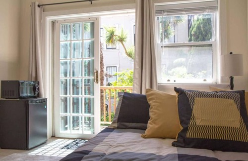 Russian Hill Apartment | Studio inside a world famous building