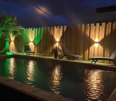 Portet-sur-Garonne Apartment | Studio jacuzzi prive piscine commune