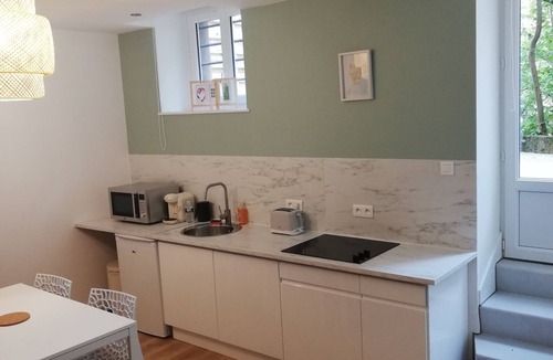 Le Creusot Apartment | Studio Jardint-Studio-Standard-Ensuite-Garden view