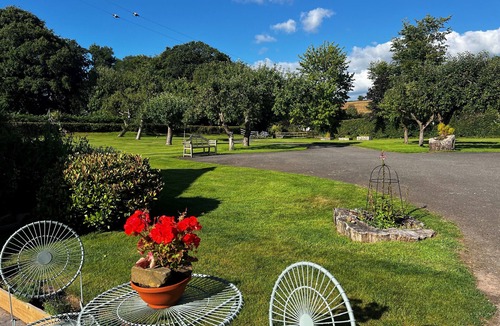 Bettws Newydd Apartment | Studio-King Bed-Wye Valley Views