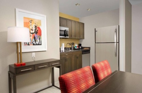 The Roads Apartment | Studio King Suite Near Simpson Park MIA
