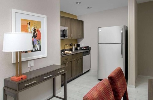 The Roads Apartment | Studio King Suite Near Simpson Park MIA