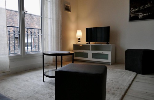 Falaise Apartment | Studio kitchen, bathroom, sleeping area, TV, WiFi