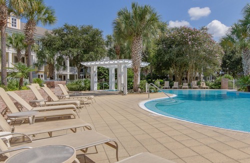 Baytowne Wharf Apartment | Studio ~ Kitchenette ~ Bayside Resort with Pool