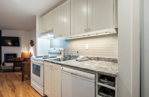 Mont-Tremblant Village Apartment | Studio Kona 5 km from Ski Mint-Tremblant