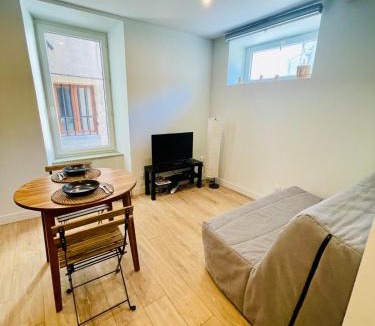 Tournon-sur-Rhone Apartment | Studio L'Émeraude