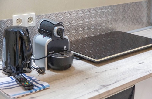 Guilvinec Apartment | Studio "L'Eclose Ty Du" with Private Terrace, Shared Garden, and Wi-Fi