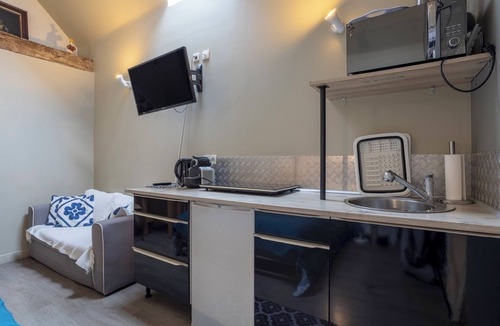 Guilvinec Apartment | Studio "L'Eclose Ty Du" with Private Terrace, Shared Garden, and Wi-Fi