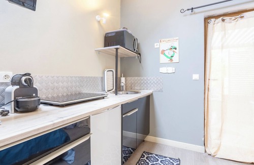 Guilvinec Apartment | Studio "L'Eclose Ty Du" with Private Terrace, Shared Garden, and Wi-Fi