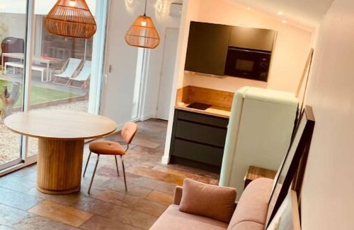 Collonges-au-Mont-d'Or Apartment | Studio Lyon Collonges au Mont D'or